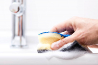Как почистить ванну от жёлтых пятен