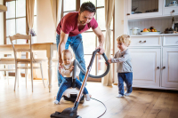 Как проводить уборку в квартире с маленьким ребенком